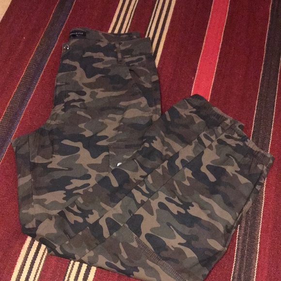 Kendall & Kylie High Rise Camo Cargo Pants (Ardene) - Picture 6 of 11
